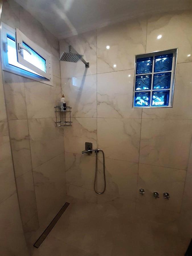 Ourania Apartment アスプロヴァルタ エクステリア 写真
