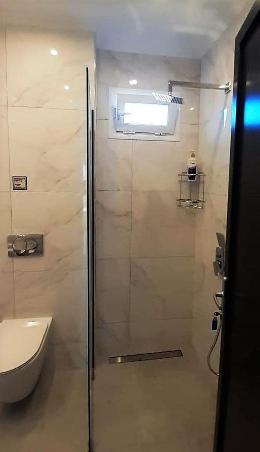 Ourania Apartment アスプロヴァルタ エクステリア 写真